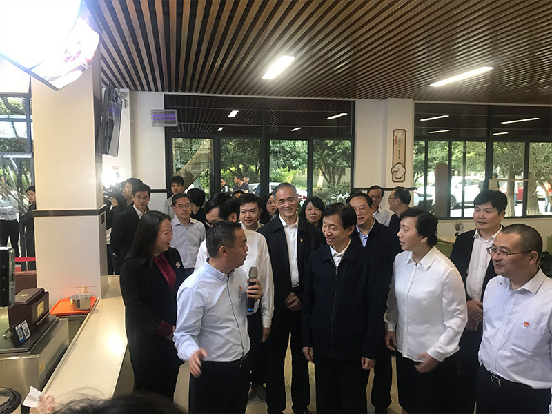 2019.10.20--2019年10月20日，民政部黄树贤部长、浙江省王文序副省长、浙江省民政厅王剑侯厅长等各级领导莅临翠苑一区老年食堂、祥符街道蓝孔雀社区阳光老人食堂，对智慧养老食堂表示肯定，并给出指导性建议。